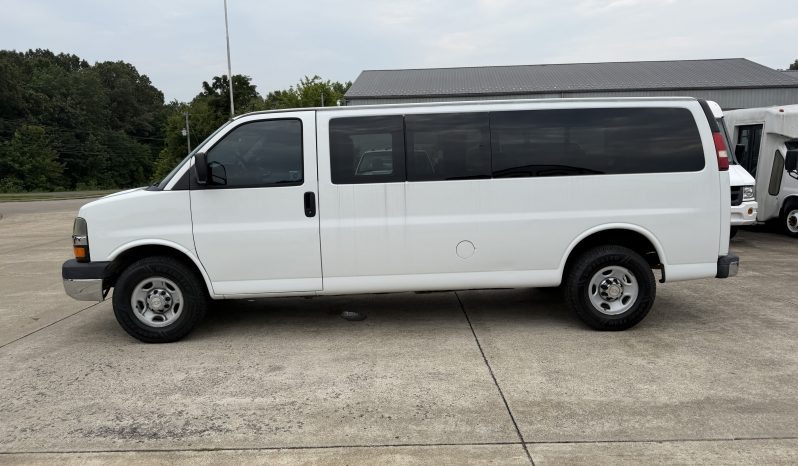 2014 Chevrolet Express 3500 Passenger full