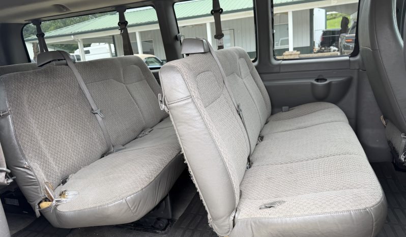 2014 Chevrolet Express 3500 Passenger full