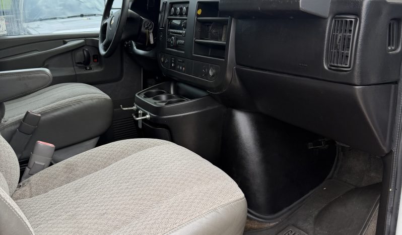 2014 Chevrolet Express 3500 Passenger full