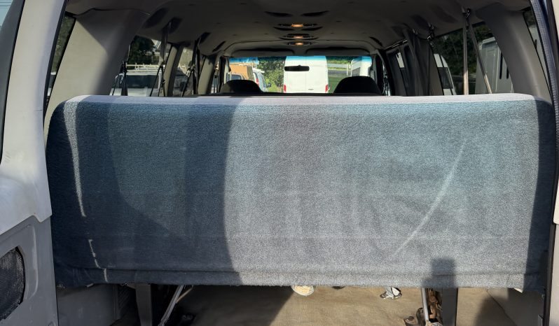 2004 Ford E-350 Passenger full