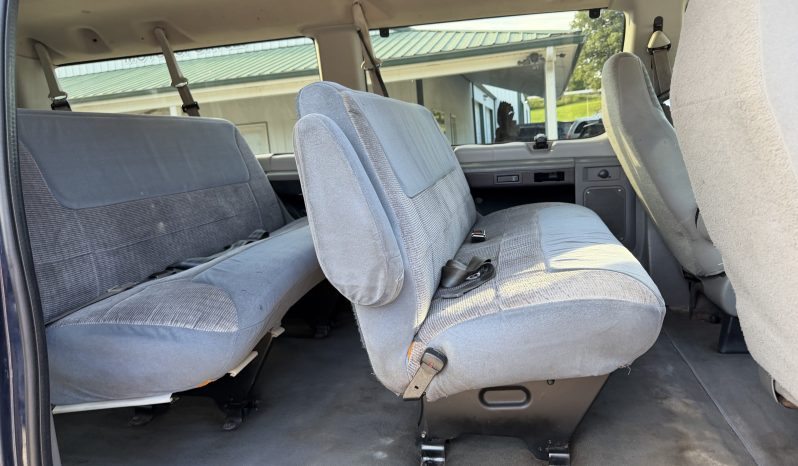 2004 Ford E-350 Passenger full
