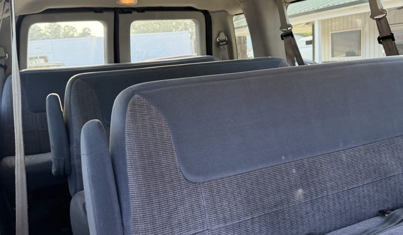 2004 Ford E-350 Passenger full