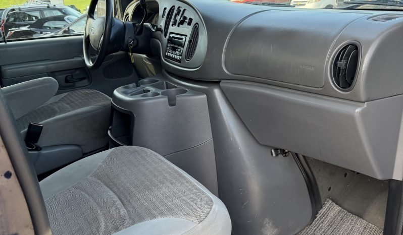 2004 Ford E-350 Passenger full